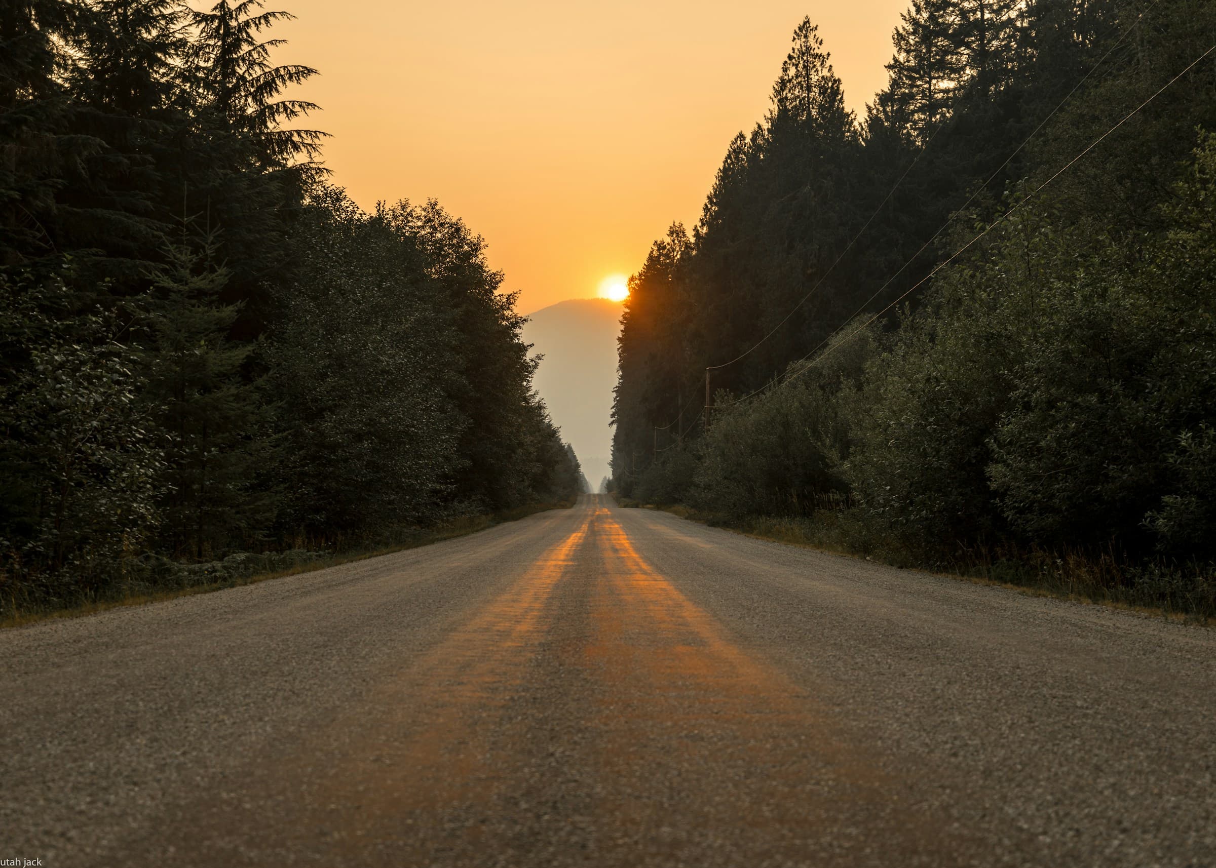 Carretera abierta al alba